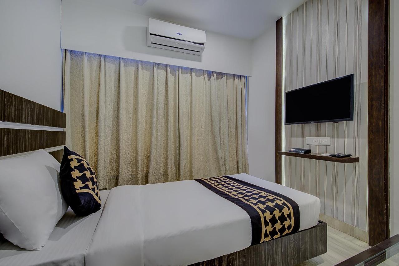 Oyo 78245 Collection O Hotel Crown Inn 나비뭄바이 외부 사진